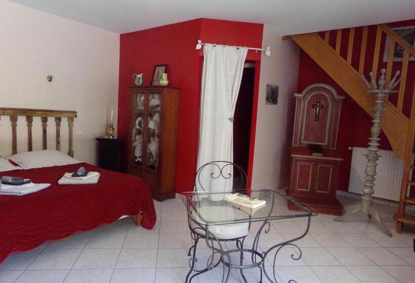 Люкс, Chambres Et Table D Hôtes, Maisonnettes Individuelles Dans Propriété Privée