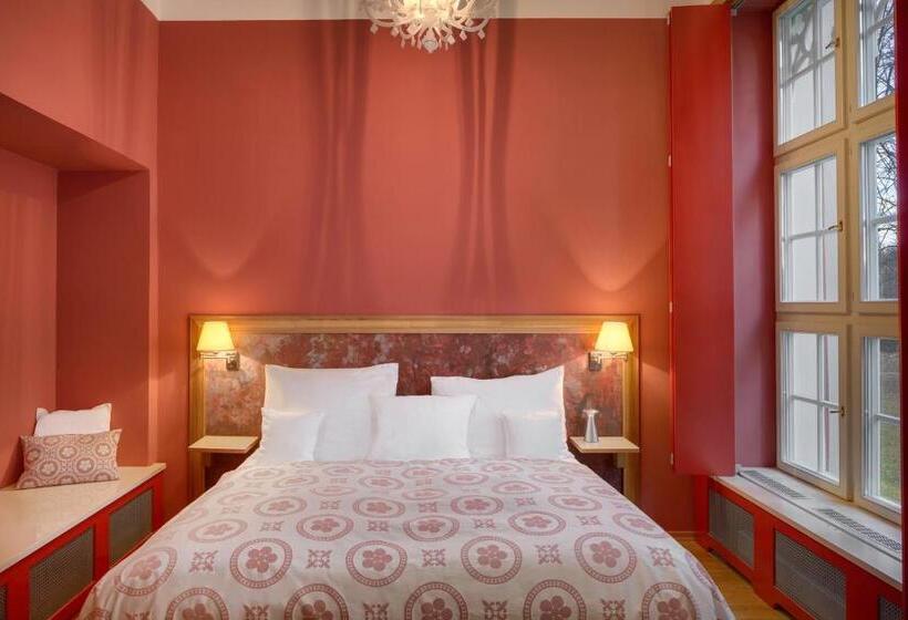 Люкс Повышенной Комфортности, Chateau Herálec Boutique Hotel & Spa By L Occitane