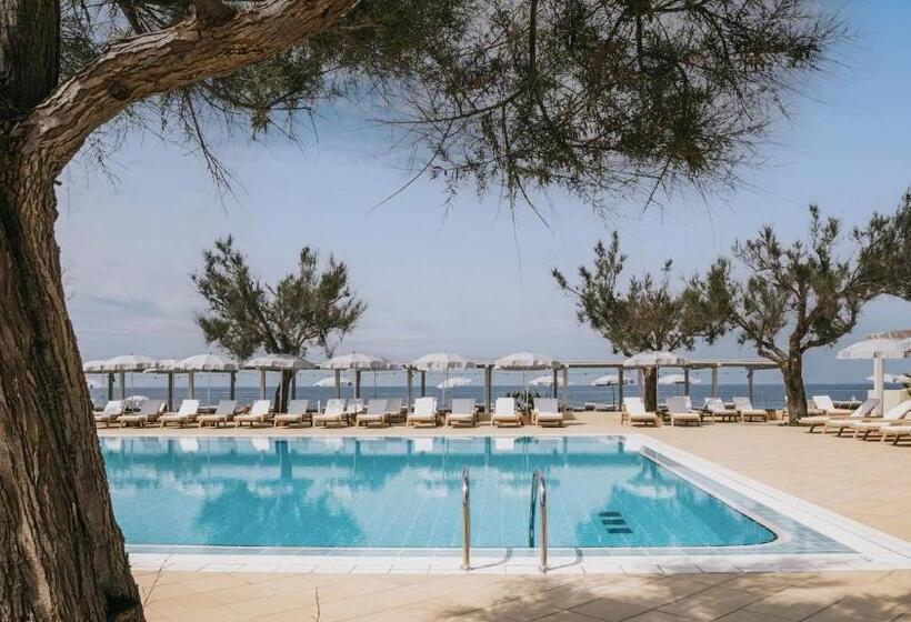 Полулюкс, Mangia S Favignana Resort