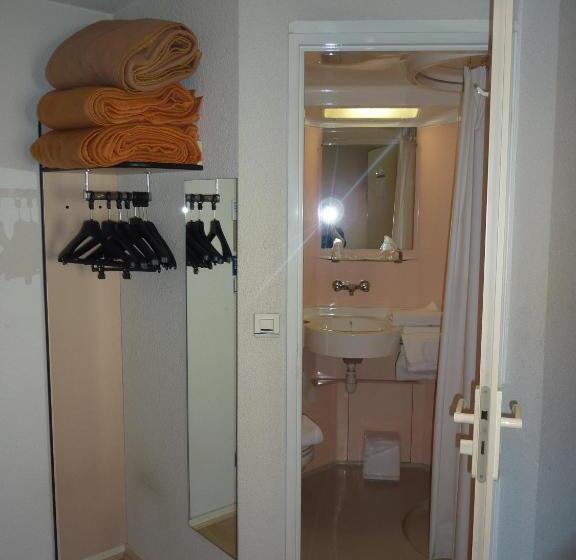 Номер Стандарт Трехместный, Lac Hotel France