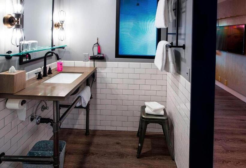 스탠다드 스튜디오 킹침대, Moxy Phoenix Tempe/asu Area