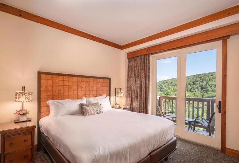 Люкс 2 Спальни, The Lodge At Spruce Peak, A Destination By Hyatt Residence