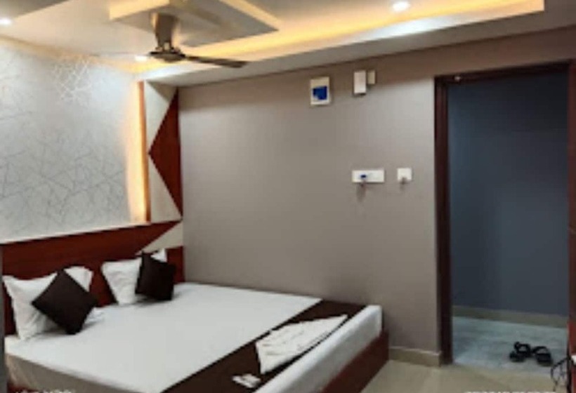 Номер Deluxe Вид на Город, Goroomgo Marine Blue Swimming Pool Digha