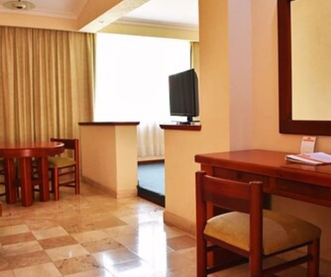 سوییت, La Posada Hotel Y Suites