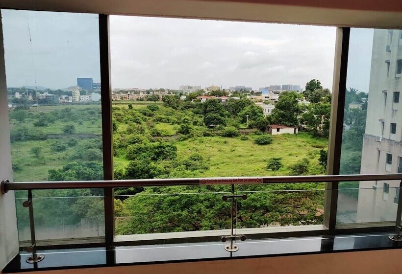 Президентский Люкс, Royal Orchid Golden Suites Pune