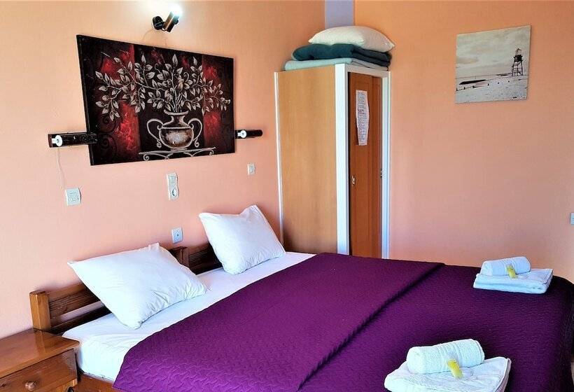 Трехместный Номер Стандарт Вид на Бассейн, Stars Hotel   Adults Only