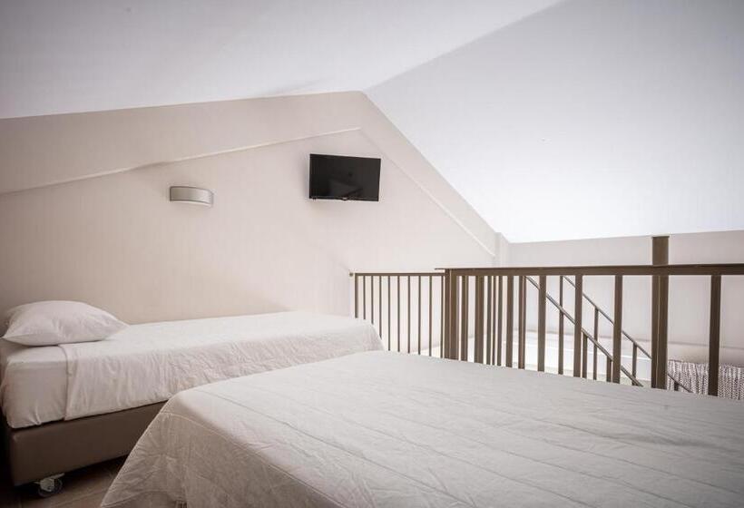 Королевский Люкс, Royalty Suites Seaside