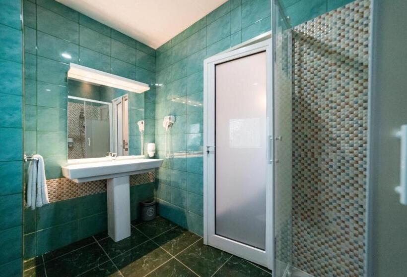 استودیو لوکس با چشم‌انداز دریا, Avenue Palm On The Beach   Avenue Hotels