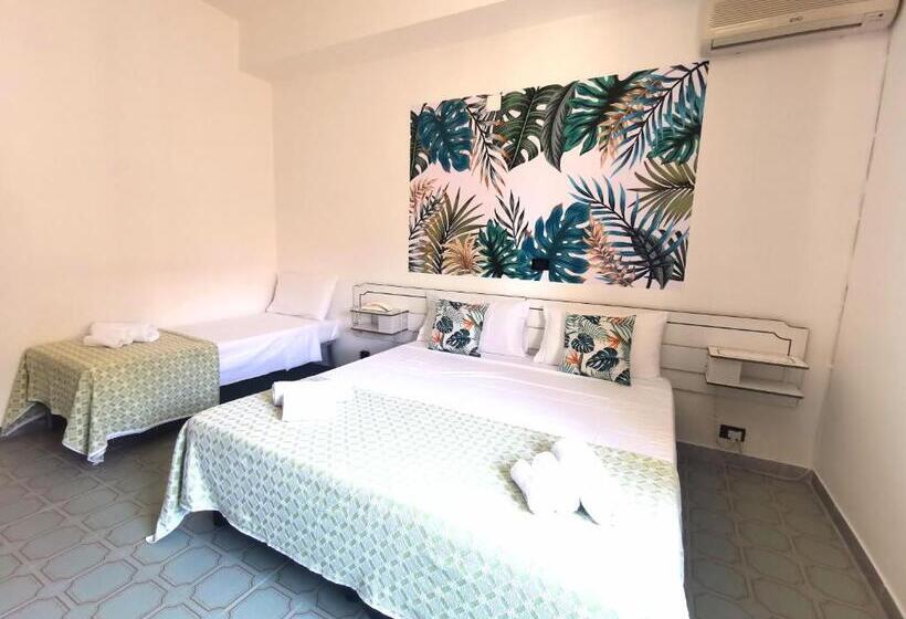 Economy Triple Room, Tea  Praia A Mare