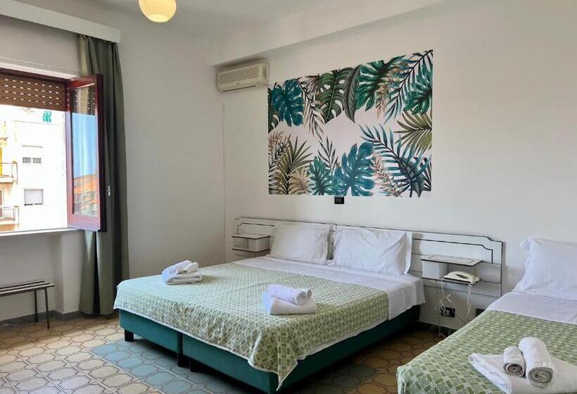 Economy Triple Room, Tea  Praia A Mare