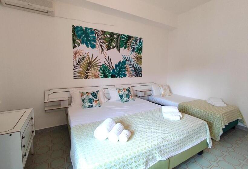 Economy Quadruple Room, Tea  Praia A Mare