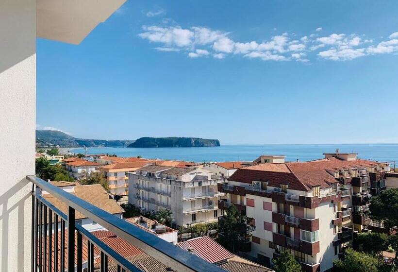 اتاق استاندارد چهار تخته با چشم‌انداز دریا, Tea  Praia A Mare