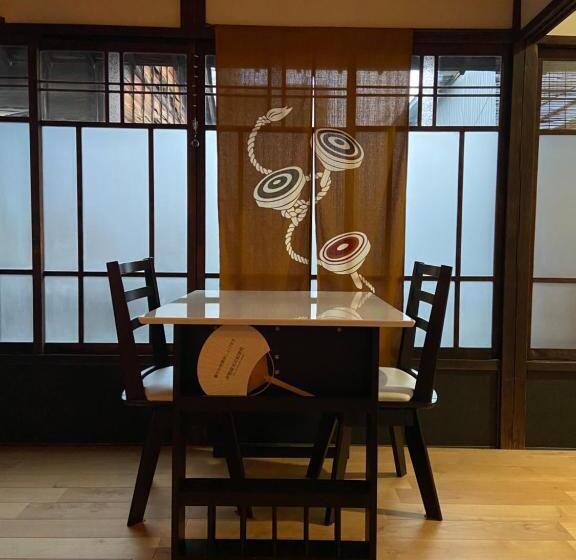 Трехместный Номер Классика, Okiya Guest House & Tapas Bar