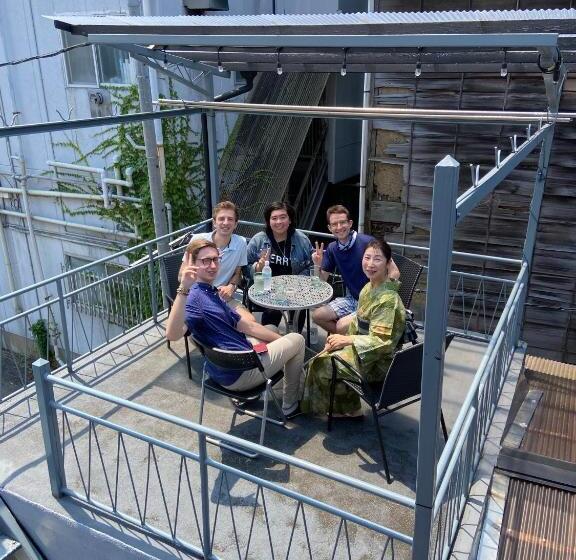 Дом 1 Спальня, Okiya Guest House & Tapas Bar