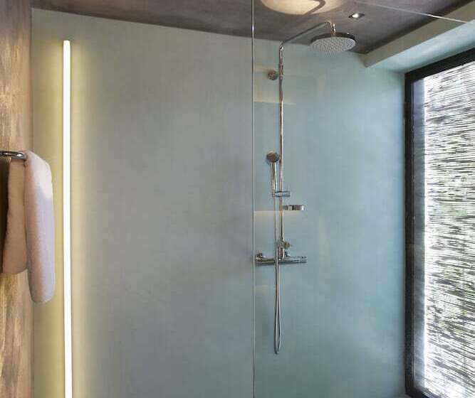 Полулюкс, Ekies All Senses Resort