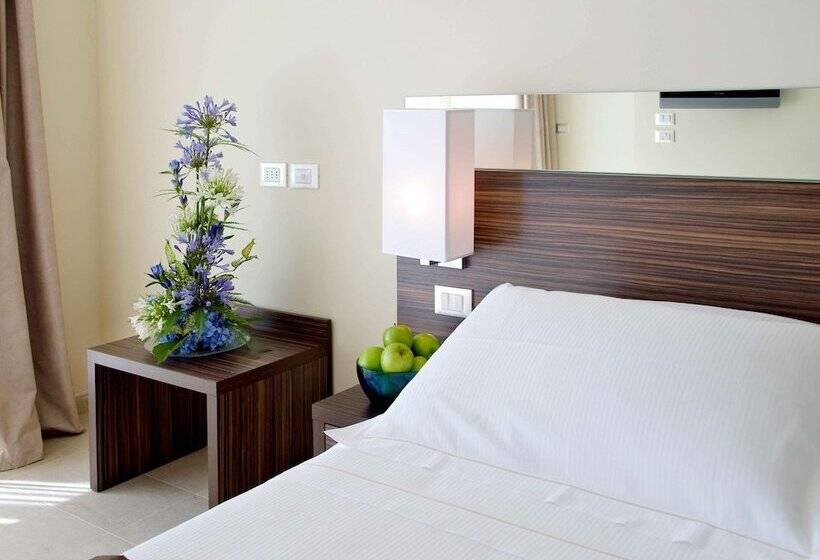 اتاق سوپریور با چشم‌انداز جانبی دریا, Mercure Rimini Lungomare