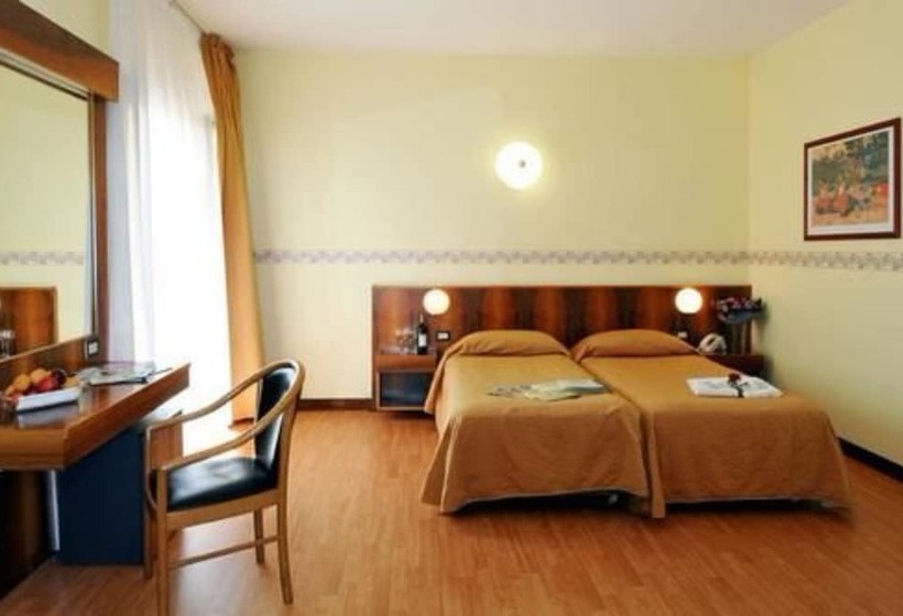 Номер Стандарт Трехместный, Park Hotel Jolanda