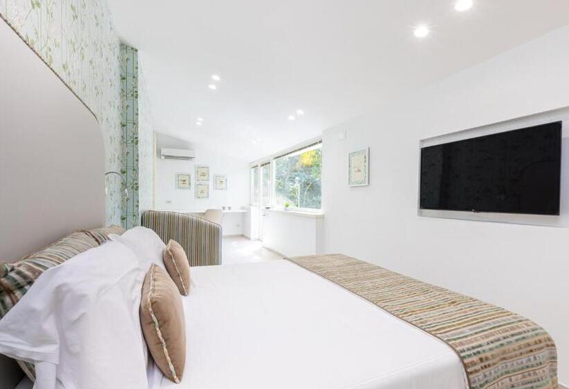 Номер Стандарт Вид на Сад, Relais Villa Savarese