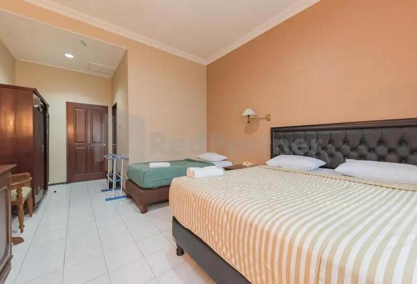 Номер Deluxe, Ayong Linggarjati Kuningan Mitra Reddoorz