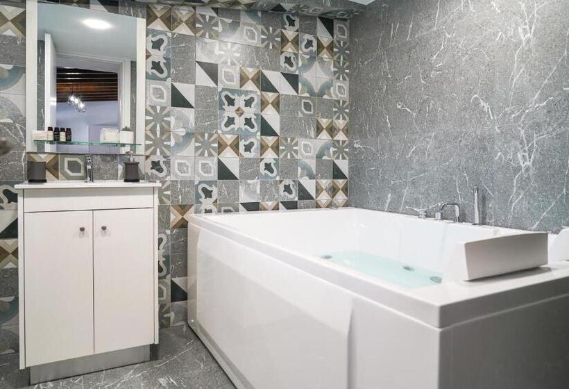 プールの見える１ベッドルームアパートメント, Kamaroporta Luxury Apartments