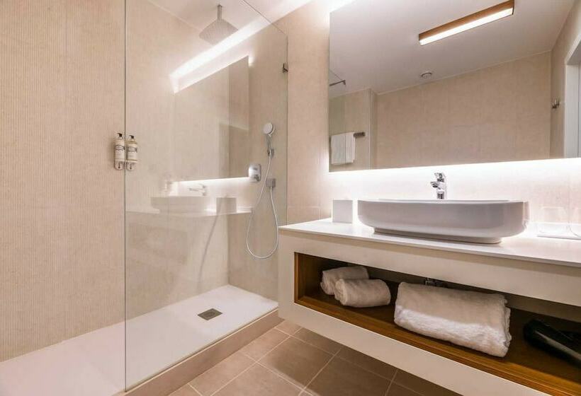 اتاق سوپریور با چشمانداز استخر, Regency Salgados Hotel & Spa