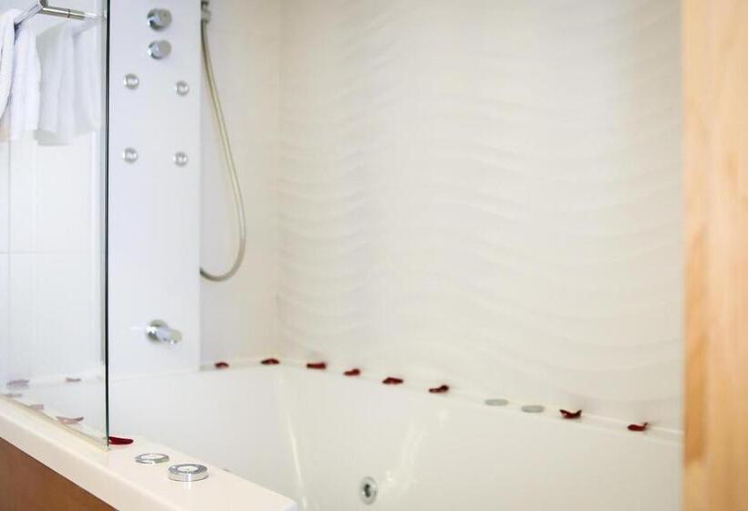 Полулюкс, Montaigne & Spa