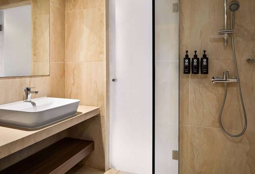 Номер Superior Вид на Море, Ramada Hotel & Suites By Wyndham Ayia Napa