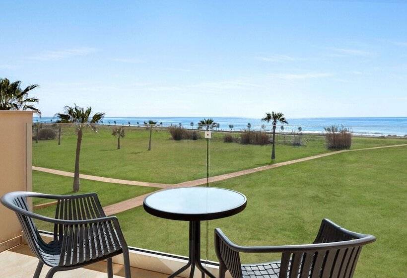 Номер Superior Вид на Море, Ramada Hotel & Suites By Wyndham Ayia Napa