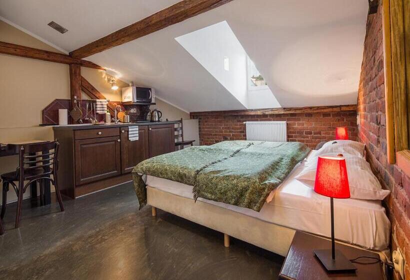 Студия Стандарт, Antique Apartments Plac Szczepański