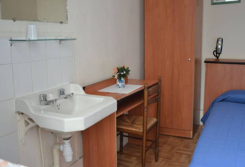 Standaard Éénpersoonskamer met Gedeelde Badkamer, Hôtel Montpellier