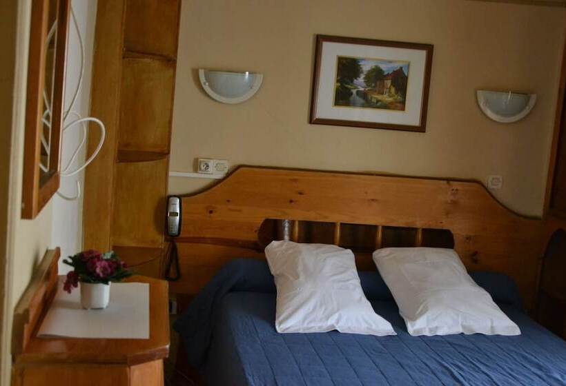 Standaardkamer met Gedeelde Badkamer, Hôtel Montpellier