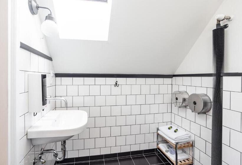 Standaard Vierpersoonskamer, Sir Toby's Hostel