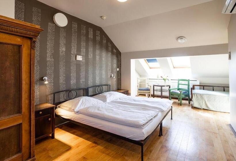 Standaard Vierpersoonskamer, Sir Toby's Hostel