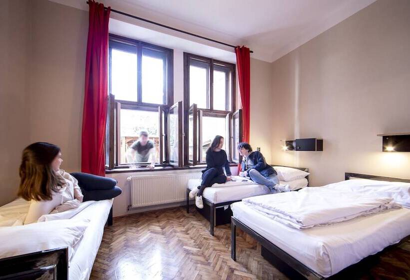 Bed in een Gedeelde Kamer, Sir Toby's Hostel