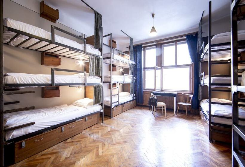 Bed in een Gedeelde Kamer, Sir Toby's Hostel
