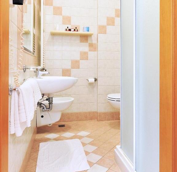 اتاق استاندارد سه نفره, Albergo Bice