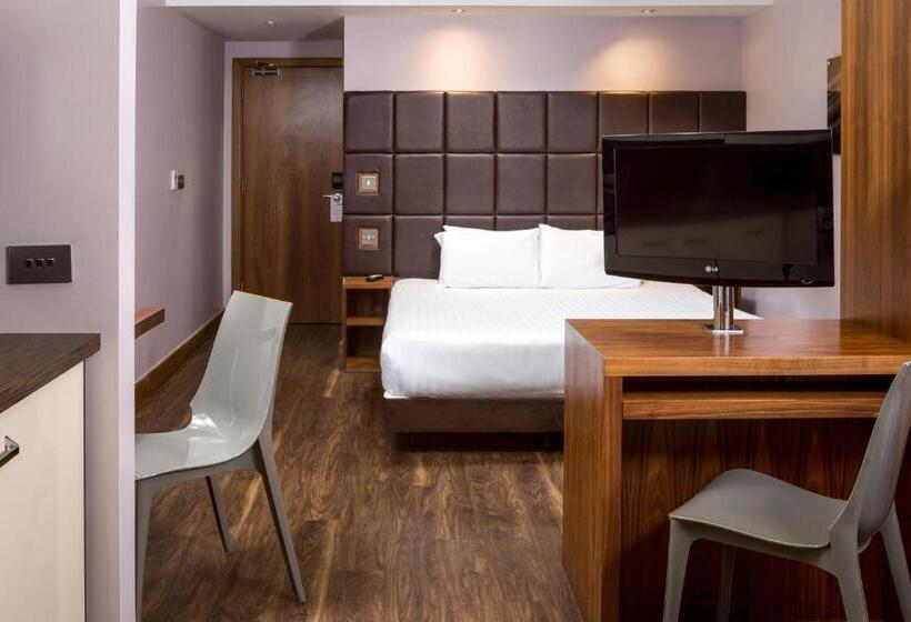 Студия Стандарт, Roomzzz Leeds City