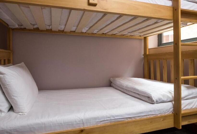 Апартаменты 2 Спальни, Roomzzz Leeds City