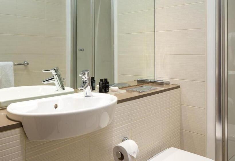 Апартаменты 1 Спальня с Балконом, Roomzzz Leeds City
