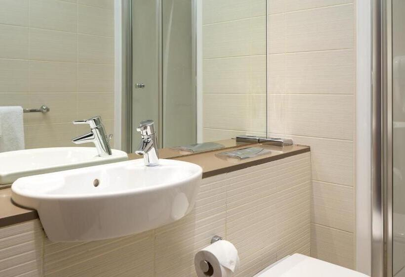 スーペリアスタジオ, Roomzzz Leeds City