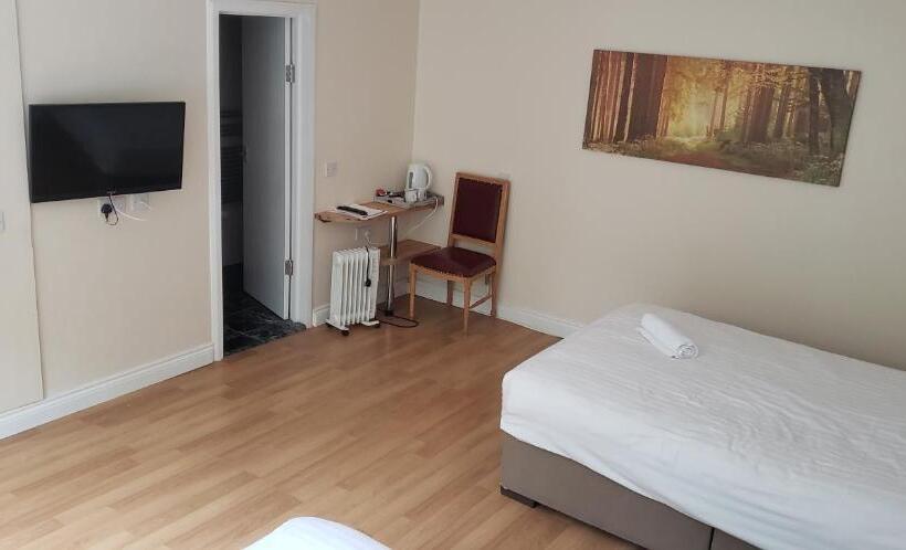 家庭间, Stansted Airport Lodge