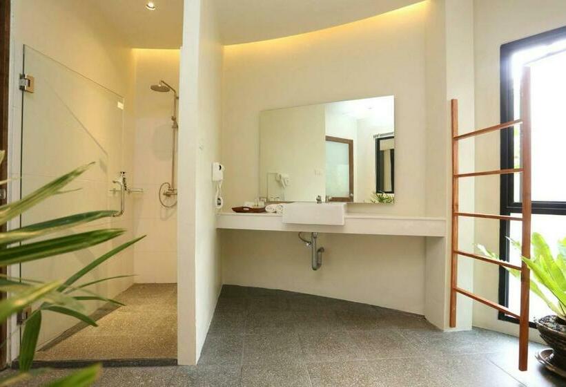 Бунгало Стандарт, Rock And Tree House Resort