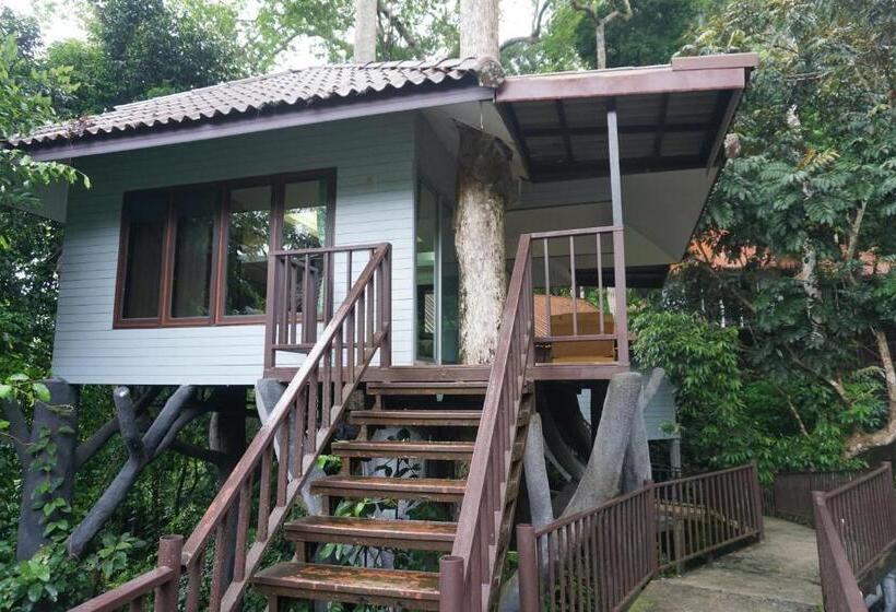 Семейное Бунгало, Rock And Tree House Resort
