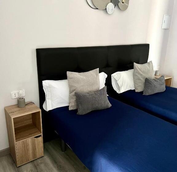스탠다드 트리플 룸, Hostal La Canonja