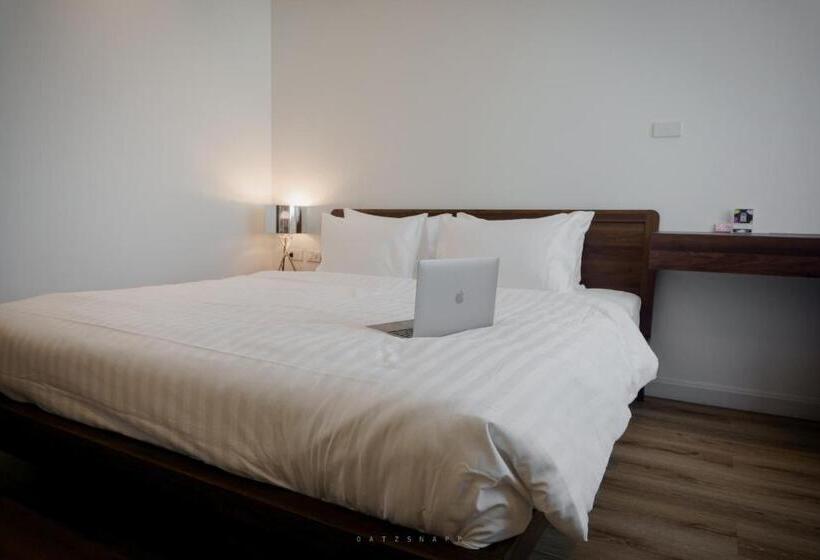 اتاق لوکس با تخت بزرگ, Play Poshtel & Cafe