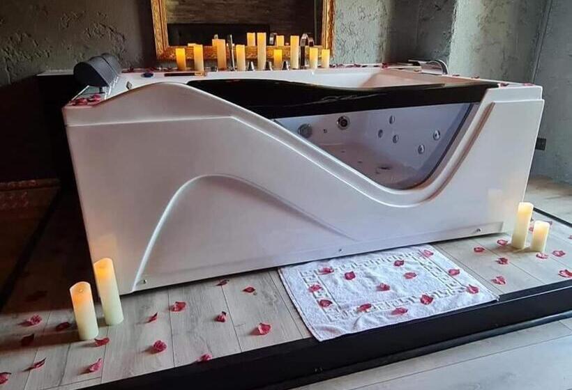 Номер Стандарт с Гидромассажем, Le Grand Moulin Des Tanneurs B&b Et Love Room
