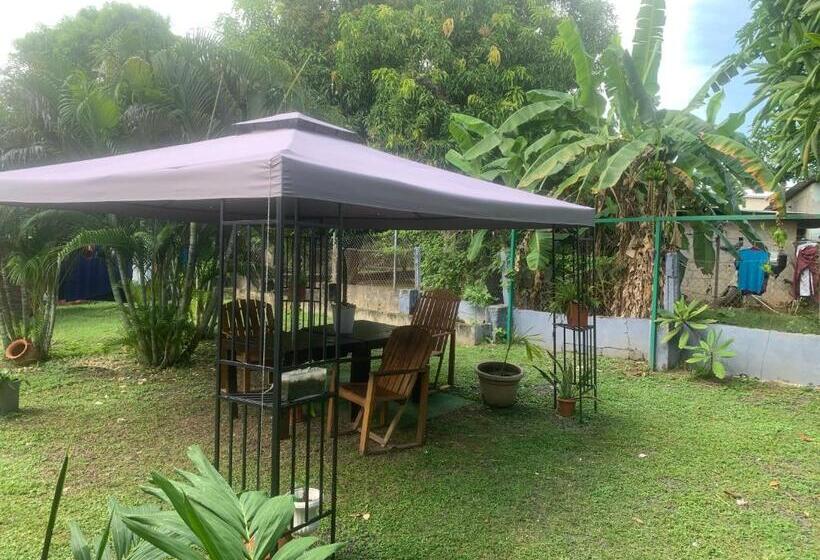 اتاق استاندارد سه نفره, Julianna Country House