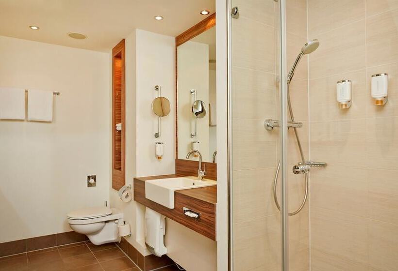 Номер Deluxe, H+ Hotel Lübeck