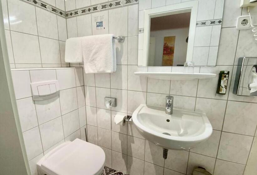 اتاق اکونومی یک تخته, West An Der Bockenheimer Warte