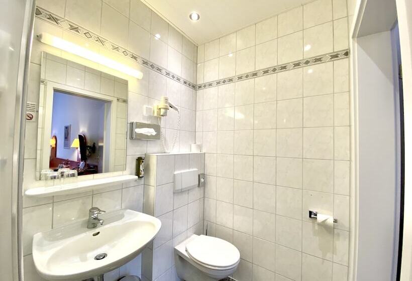 اتاق اکونومی, West An Der Bockenheimer Warte